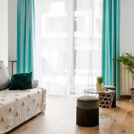 1 Bedroom Lovely In Apartment *