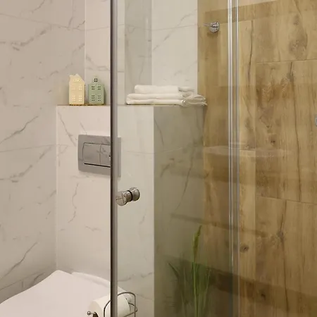 Apartment 1 Bedroom Lovely In *